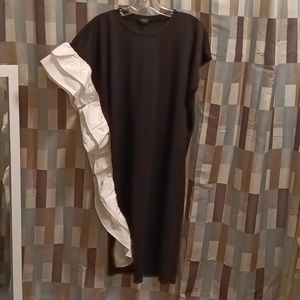 CQbyCQ black & white straight lined dress w white ruffle shoulder to hem Size S